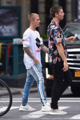 27.05 | Justin Bieber é fotografado em Soho, Nova Iorque