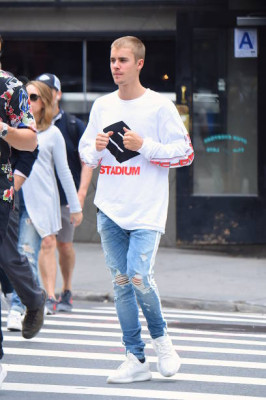 27.05 | Justin Bieber é fotografado em Soho, Nova Iorque