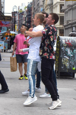 27.05 | Justin Bieber é fotografado em Soho, Nova Iorque
