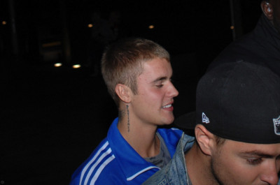 06.05 | Justin Bieber deixando o Australasian Bar & Restaurant em Manchester, Inglaterra