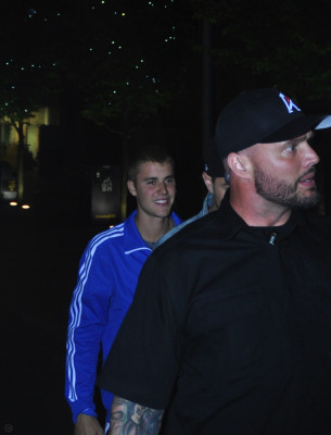 06.05 | Justin Bieber deixando o Australasian Bar & Restaurant em Manchester, Inglaterra