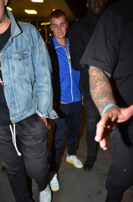 06.05 | Justin Bieber deixando o Australasian Bar & Restaurant em Manchester, Inglaterra
