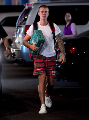 06.01 | Justin Bieber chegando em uma academia em Nova Iorque, NY