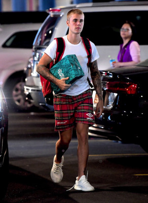 06.01 | Justin Bieber chegando em uma academia em Nova Iorque, NY