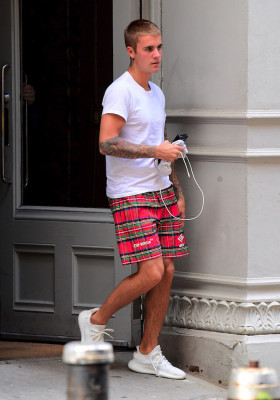 06.01 | Justin Bieber deixando o Aire Ancient Baths em Nova Iorque, NY