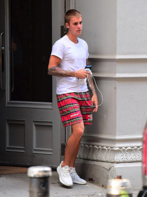 06.01 | Justin Bieber deixando o Aire Ancient Baths em Nova Iorque, NY
