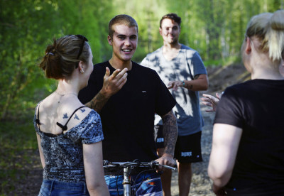 06.08 | Justin Bieber é fotografado em Luleå, Suécia