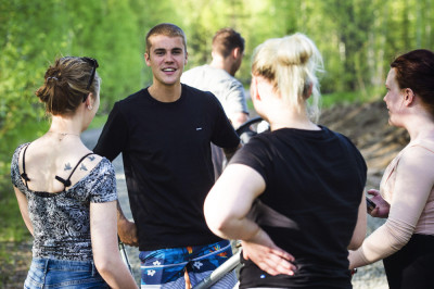 06.08 | Justin Bieber é fotografado em Luleå, Suécia