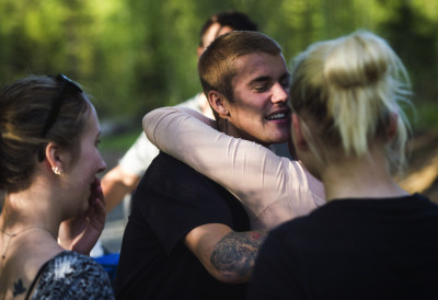 06.08 | Justin Bieber é fotografado em Luleå, Suécia