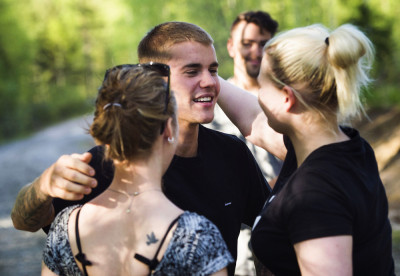 06.08 | Justin Bieber é fotografado em Luleå, Suécia