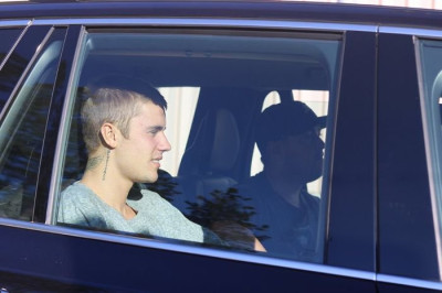 06.09 | Justin Bieber é fotografado em Estocolmo, Suécia