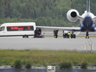 06.09 | Justin Bieber no aeroporto em Estocolmo, Suécia