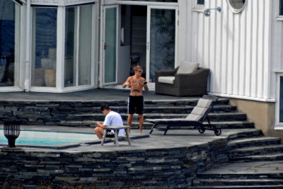 06.09 | Justin Bieber é fotografado em Estocolmo, Suécia
