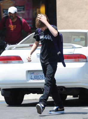 22.07 | Justin Bieber indo à um mercado em Boston com amigos