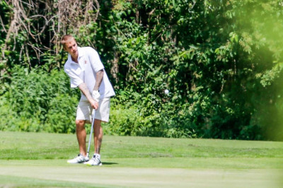 06.12 | Justin Bieber é visto jogando golfe na Suíça