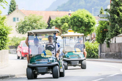 06.12 | Justin Bieber é visto jogando golfe na Suíça