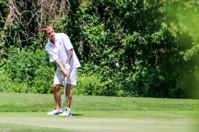 06.12 | Justin Bieber é visto jogando golfe na Suíça