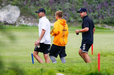 06.12 | Justin Bieber é fotografado na Suíça