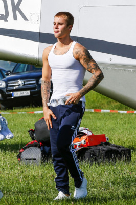 15.06 | Justin Bieber chegando no estádio de futebol em Berna, Suíça