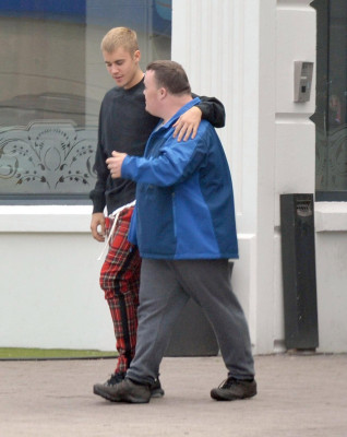22.06 | Justin Bieber é fotografado em Kildare, Irlanda