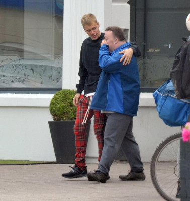 22.06 | Justin Bieber é fotografado em Kildare, Irlanda