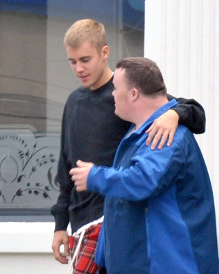 22.06 | Justin Bieber é fotografado em Kildare, Irlanda