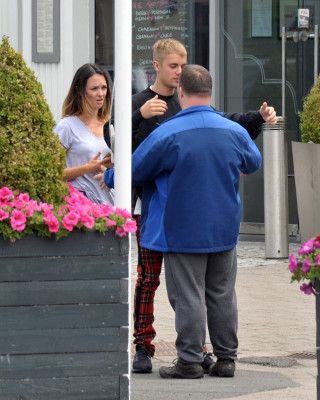 22.06 | Justin Bieber é fotografado em Kildare, Irlanda