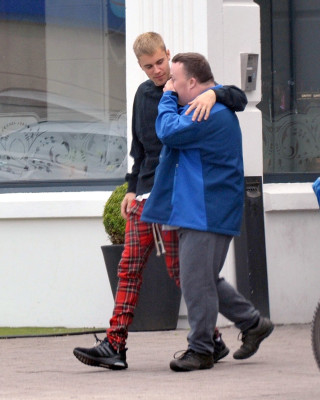 22.06 | Justin Bieber é fotografado em Kildare, Irlanda