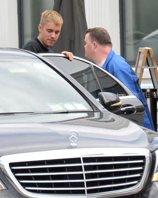 22.06 | Justin Bieber é fotografado em Kildare, Irlanda