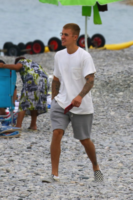 24.06 | Justin Bieber na praia em Nice, França