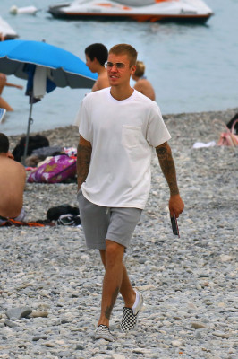 24.06 | Justin Bieber na praia em Nice, França