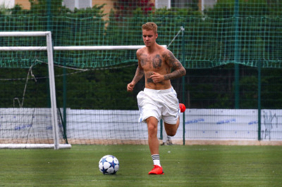 24.06 | Justin Bieber jogando bola em Nice, França