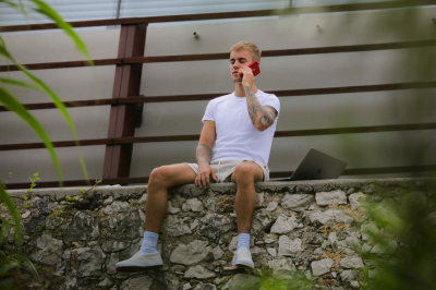 24.06 | Justin Bieber é fotografado em Saint-Tropez, França
