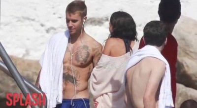 28.06 | Justin Bieber é fotografado na praia em Mónaco, Europa