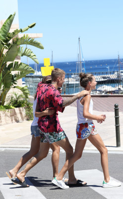 29.06 | Justin Bieber é fotografado em Saint-Jean-Cap-Ferrat, França