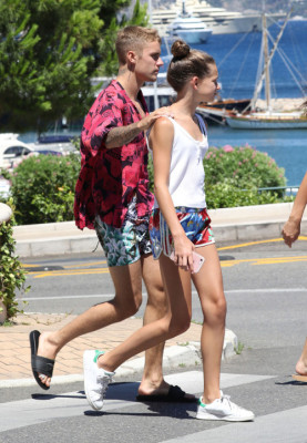 29.06 | Justin Bieber é fotografado em Saint-Jean-Cap-Ferrat, França