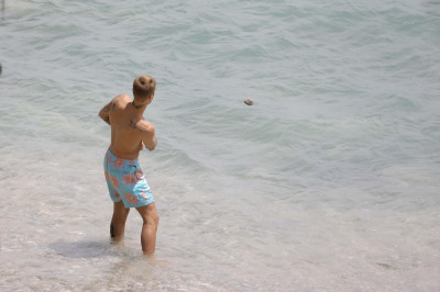 30.06 | Justin Bieber na praia em Saint-Jean-Cap-Ferrat, França