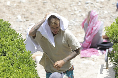 30.06 | Justin Bieber na praia em Saint-Jean-Cap-Ferrat, França