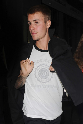 07.02 | Justin Bieber deixando o Restaurant Ours em Londres, Reino Unido