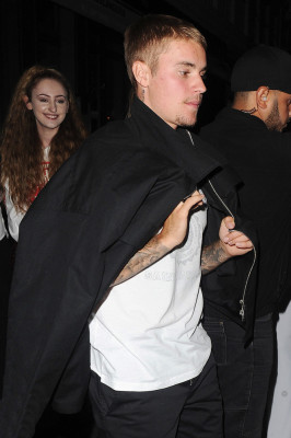 07.02 | Justin Bieber deixando o Restaurant Ours em Londres, Reino Unido