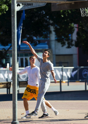 07.04 | Justin Bieber jogando basquete no Sydney Olympic Park em Sydney, Austrália