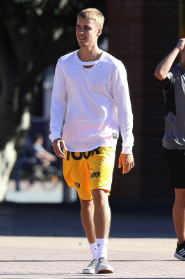 07.04 | Justin Bieber jogando basquete no Sydney Olympic Park em Sydney, Austrália