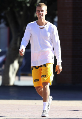 07.04 | Justin Bieber jogando basquete no Sydney Olympic Park em Sydney, Austrália