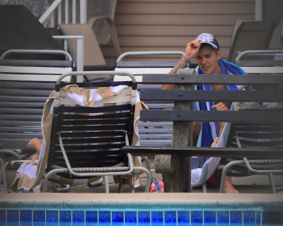 06.01 | Justin Bieber é fotografado em Nova Iorque, NY