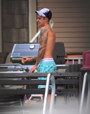 06.01 | Justin Bieber é fotografado em Nova Iorque, NY