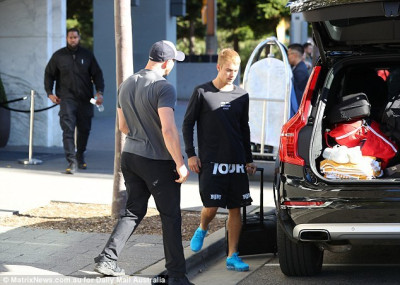 07.04 | Justin Bieber deixando hotel em Sydney, Austrália