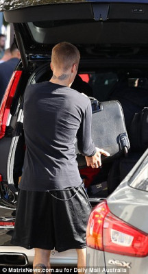 07.04 | Justin Bieber deixando hotel em Sydney, Austrália