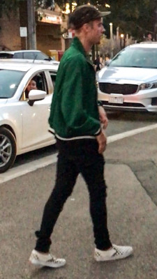 07.04 | Justin Bieber é fotografado em Sydney, Austrália
