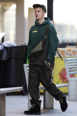 07.06 | Justin Bieber é fotografado pelas ruas em Sydney, Austrália