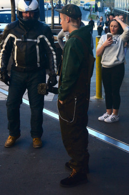 07.06 | Justin Bieber é fotografado pelas ruas em Sydney, Austrália